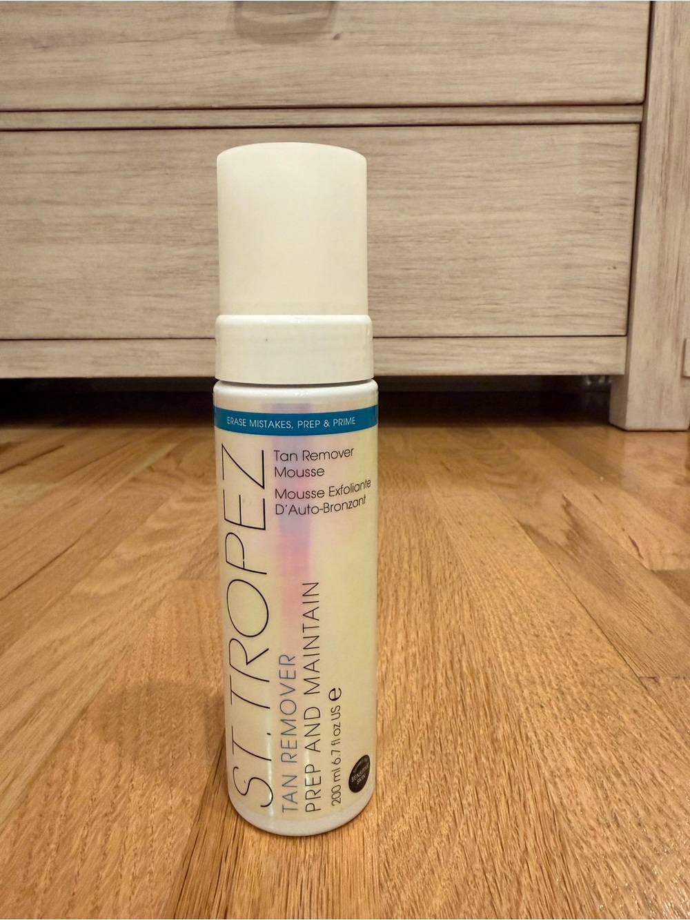 St. Tropez Tan Remover Mousse – Cream with Blue Accent